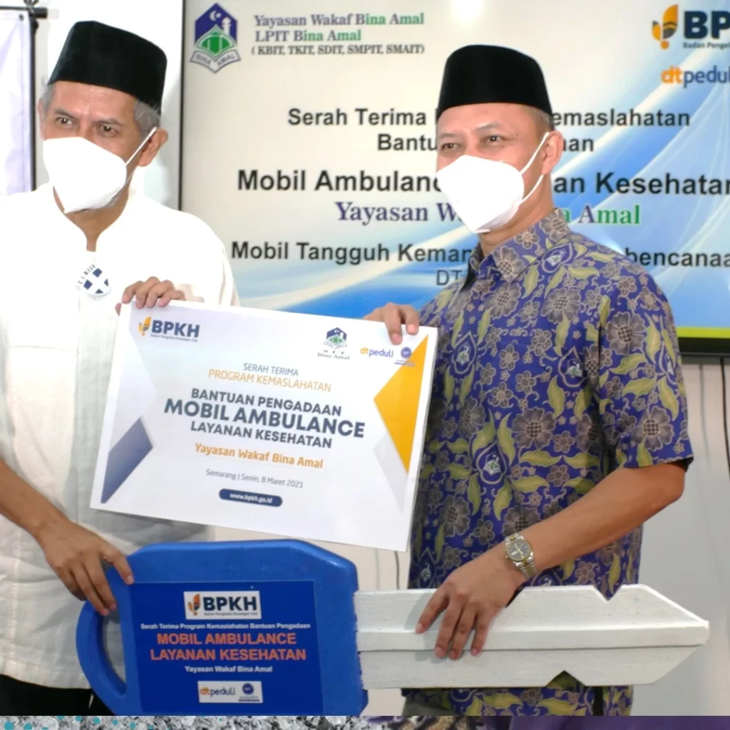 Yayasan Wakaf Bina Amal Terima Bantuan Ambulans dari BPKH